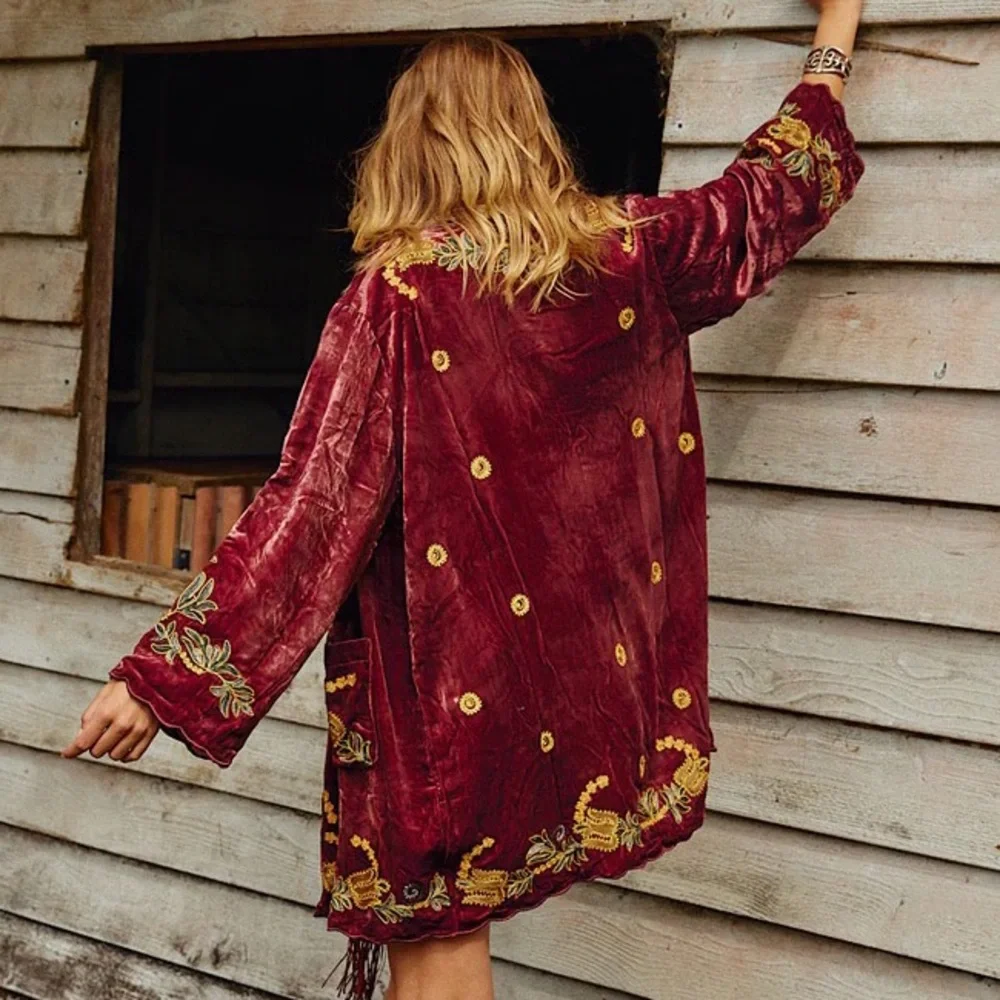 SOLD💫 Chasing Unicorns Proud Mary Silk Embroidered Housecoat OS - Picture 7 of 17